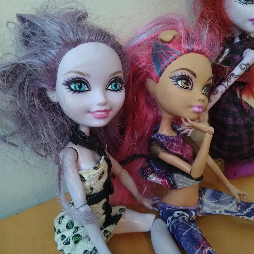 Monster High Dolls Action Figures Operetta Howleen Wolf Kitty Cheshire